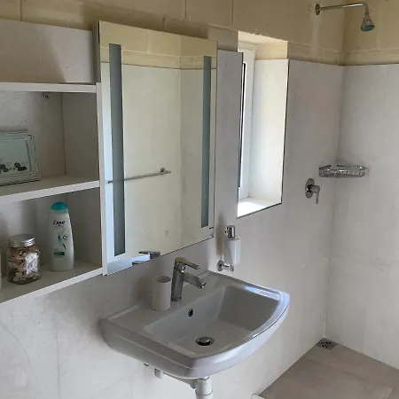 B&B Ellie Boo Xewkija